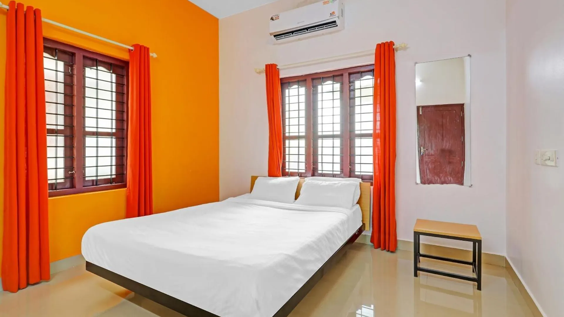 *** Hotel Super Capital O Pop Tavern Kazhakkottam Vettutura India